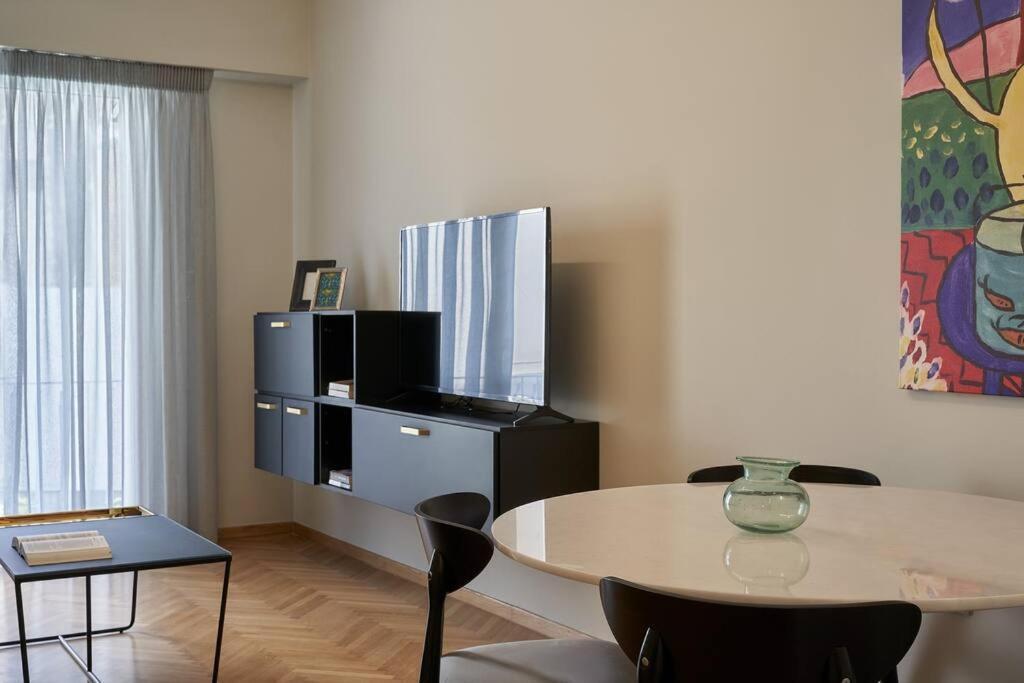Apartamento Little Gem: Modern Urban Retreat Atenas Exterior foto